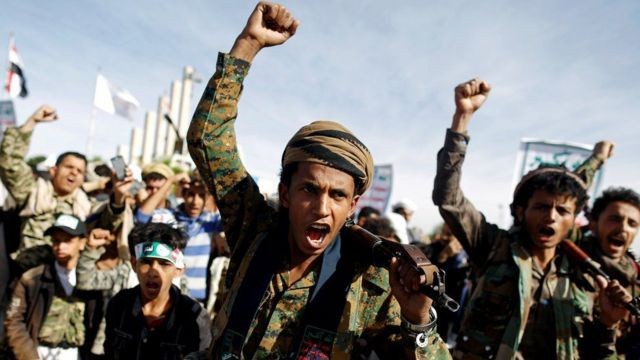 EUA afunda três navios e mata dez rebeldes houthis no Mar Vermelho