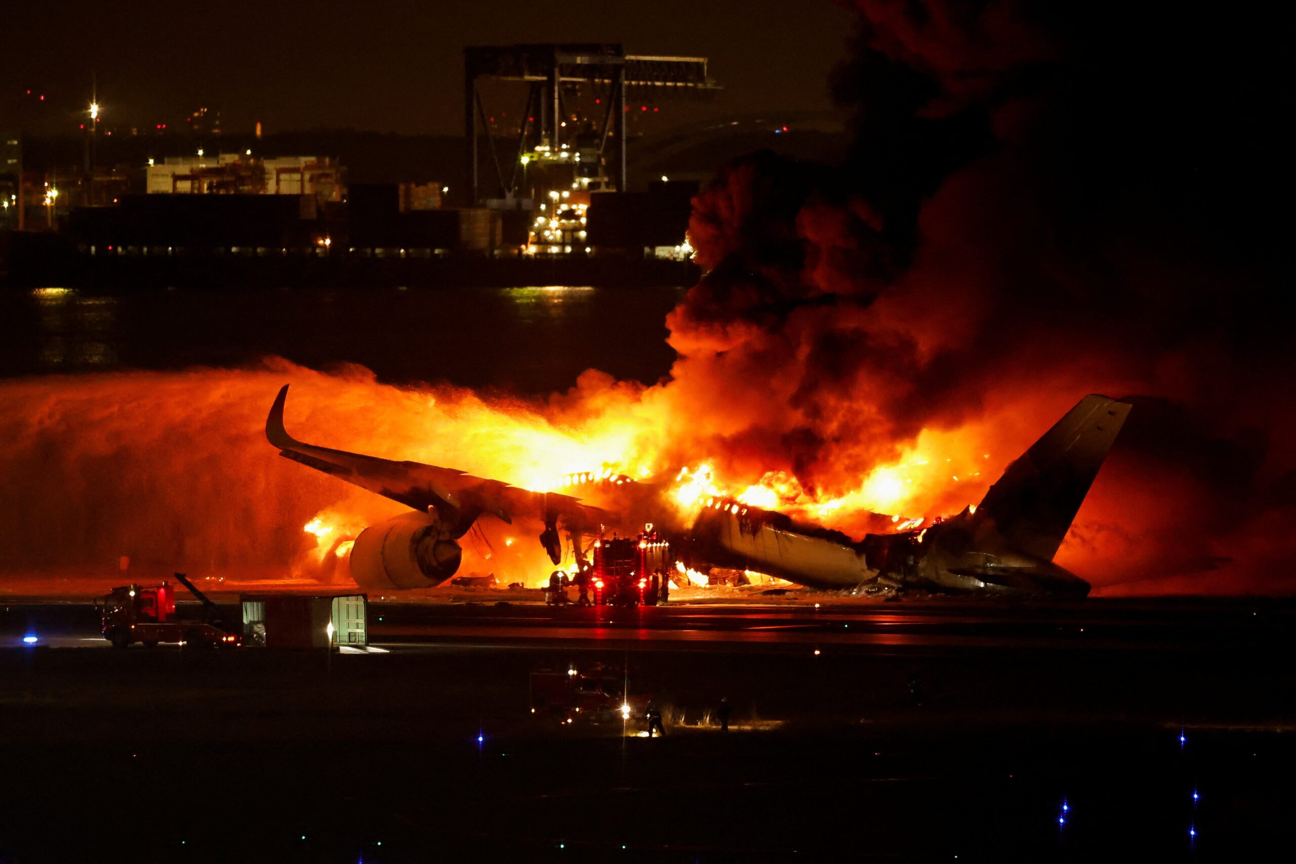 ‘Avião ardia como o inferno’: os relatos de passageiros que fugiram de aeronave em chamas no Japão