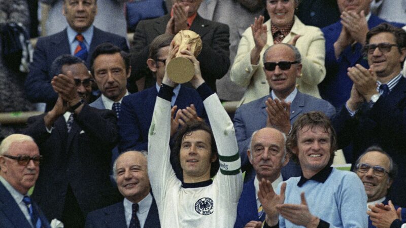 Franz Beckenbauer, lenda do futebol mundial, morre aos 78 anos