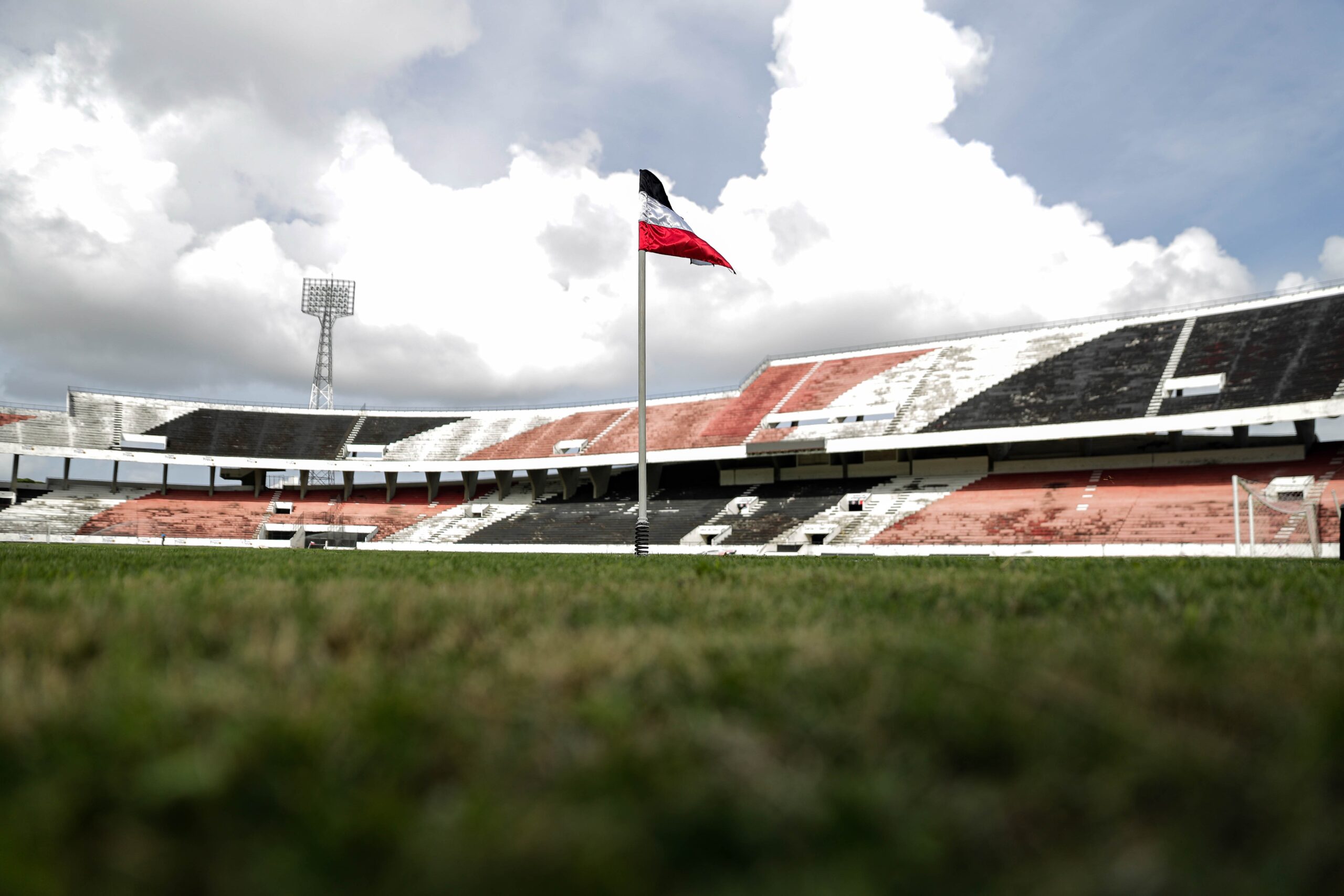 Flamengo de Arcoverde x Retrô: onde assistir ao vivo, horário e escalações