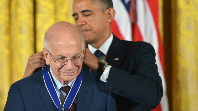 Daniel Kahneman, vencedor do Nobel de Economia, morre aos 90 anos
