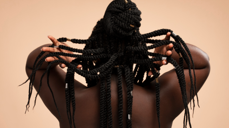 França quer proibir ‘discriminação capilar’ contra corte, cor, comprimento e textura do cabelo
