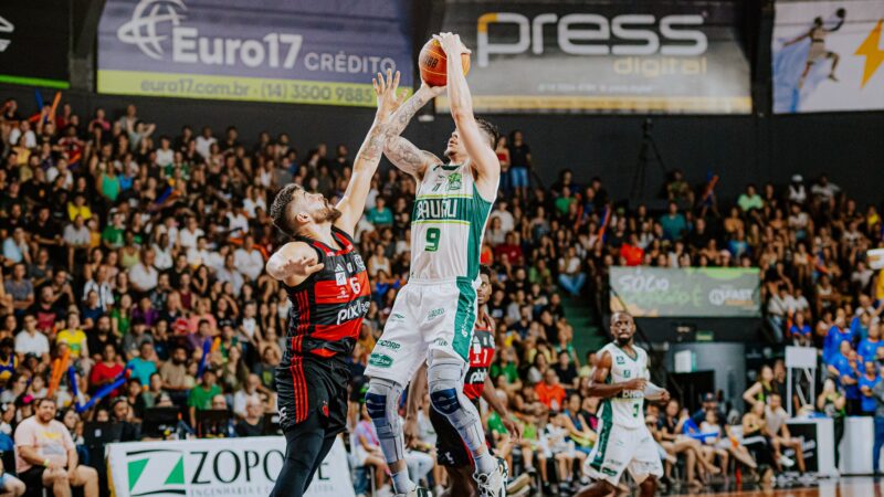 Bauru vence e quebra série de vitórias do Flamengo, que deixa a liderança do NBB