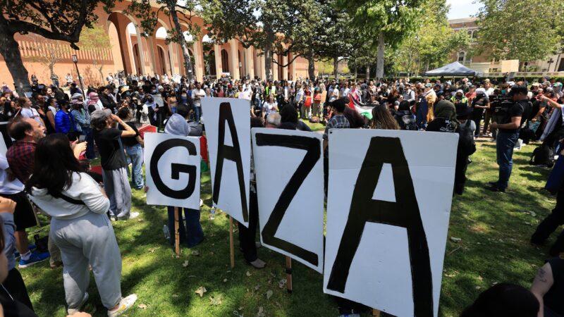 VÍDEO: Protesto pró-Palestina em universidade de Los Angeles tem confusão com a polícia e estudantes presos