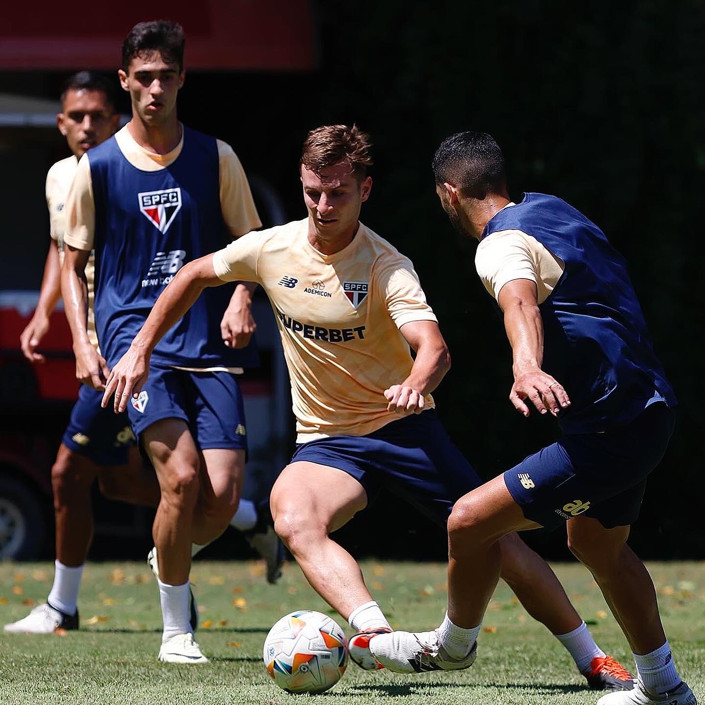 Em Córdoba, Galoppo estreia camisa 8 do São Paulo contra time em que seu pai foi campeão