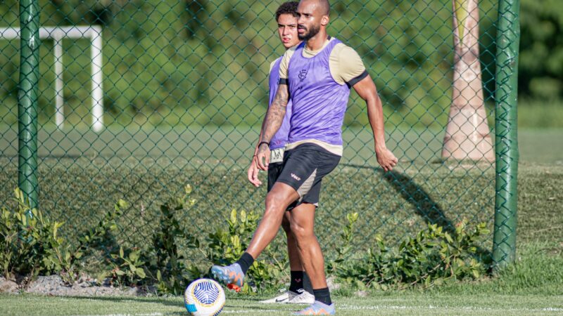 Léo Condé ganha retorno de titulares  do Vitória em tarde de treino com bola na Toca do Leão