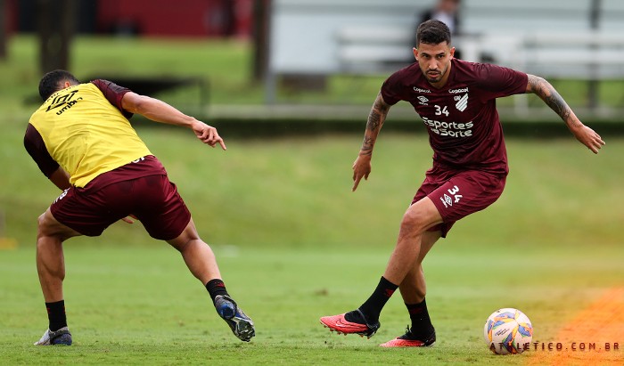 Athletico encaminha venda do zagueiro Pedro Henrique para o Bragantino