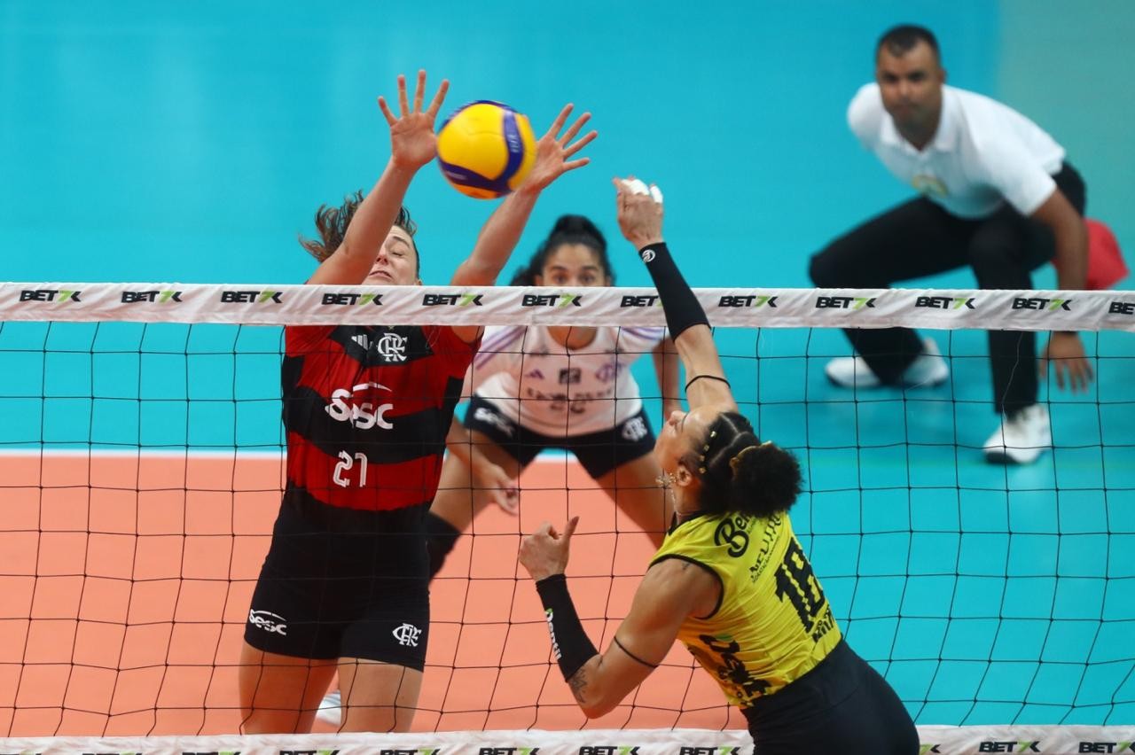 Praia Clube volta vencer Sesc-Flamengo e chega à sexta final seguida de Superliga Feminina