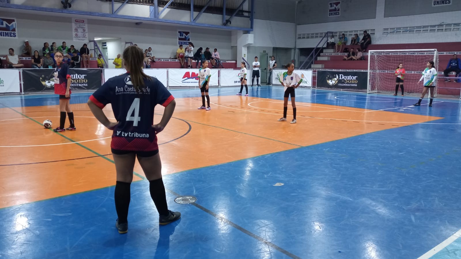 Regina Altman ganha e se classifica na 20ª Copa TV Tribuna de Futsal