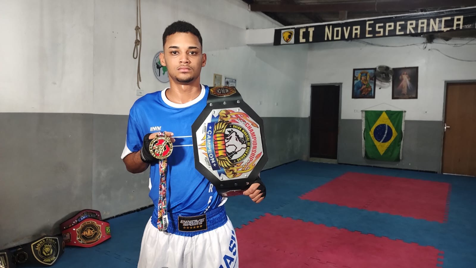 Campeão mundial cobra valorização do kickboxing: “O que vou fazer com o cinturão? Comer?”