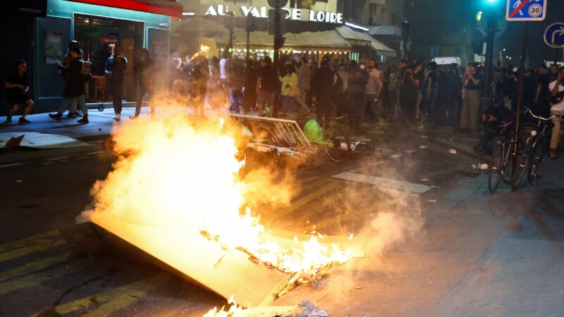 Paris registra protestos após resultado do 1° turno das eleições parlamentares