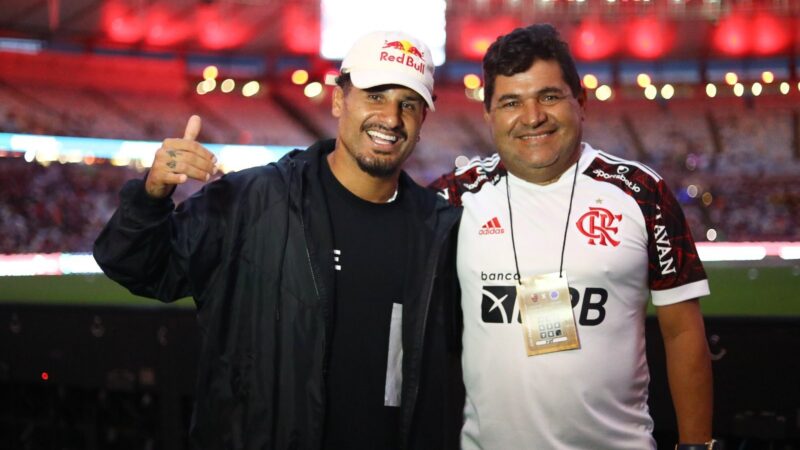 Campeão em Saquarema, Italo Ferreira prestigia o Flamengo no Maracanã