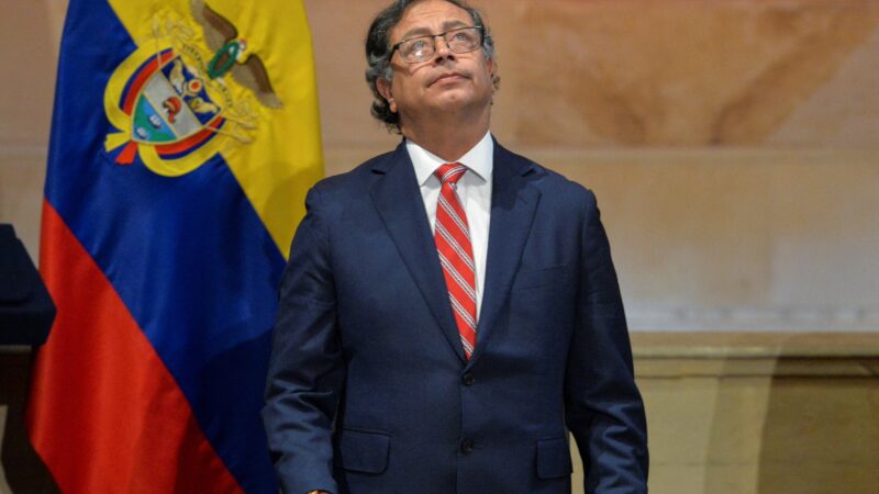 Gustavo Petro, da Colômbia, rompe silêncio e pede que Maduro permita contagem transparente dos votos