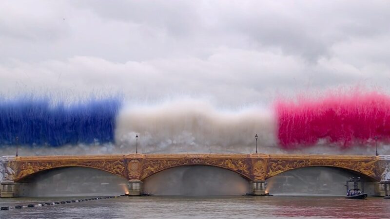 Fortaleza brinca com cores da França em abertura das Olimpíadas