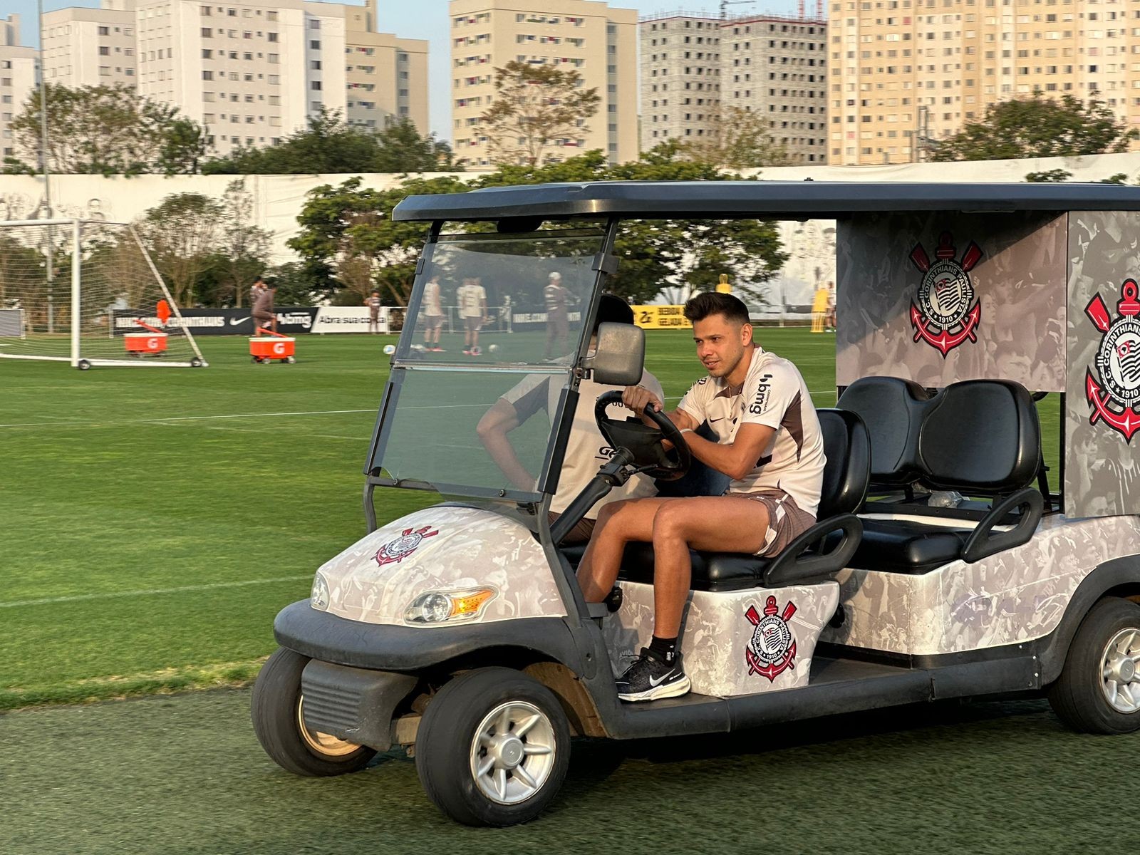 Papo com direção e intensidade: o que se viu no primeiro treino aberto de Ramón no Corinthians