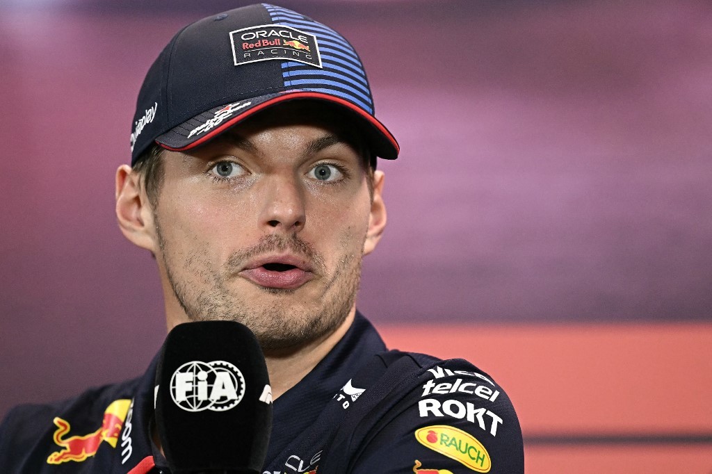 Verstappen terá que fazer serviço comunitário por xingar em coletiva