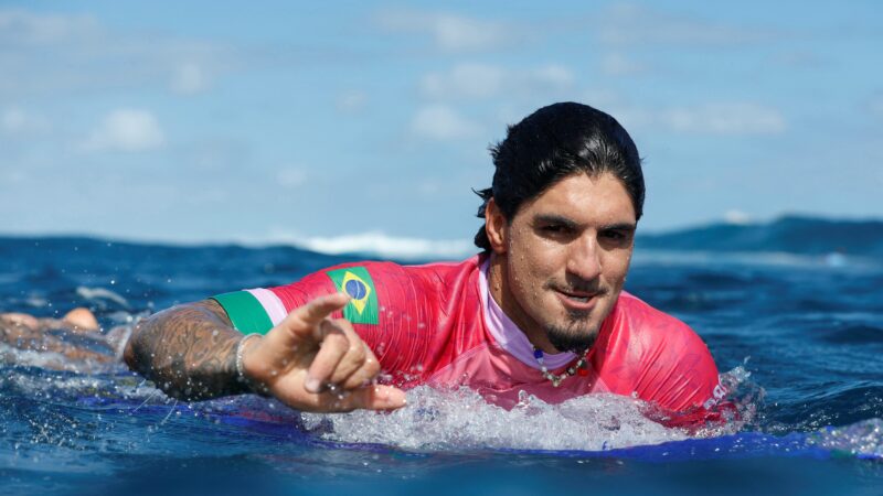 Gabriel Medina elogia tri de John John e promete rivalidade acirrada: “Mais por vir”