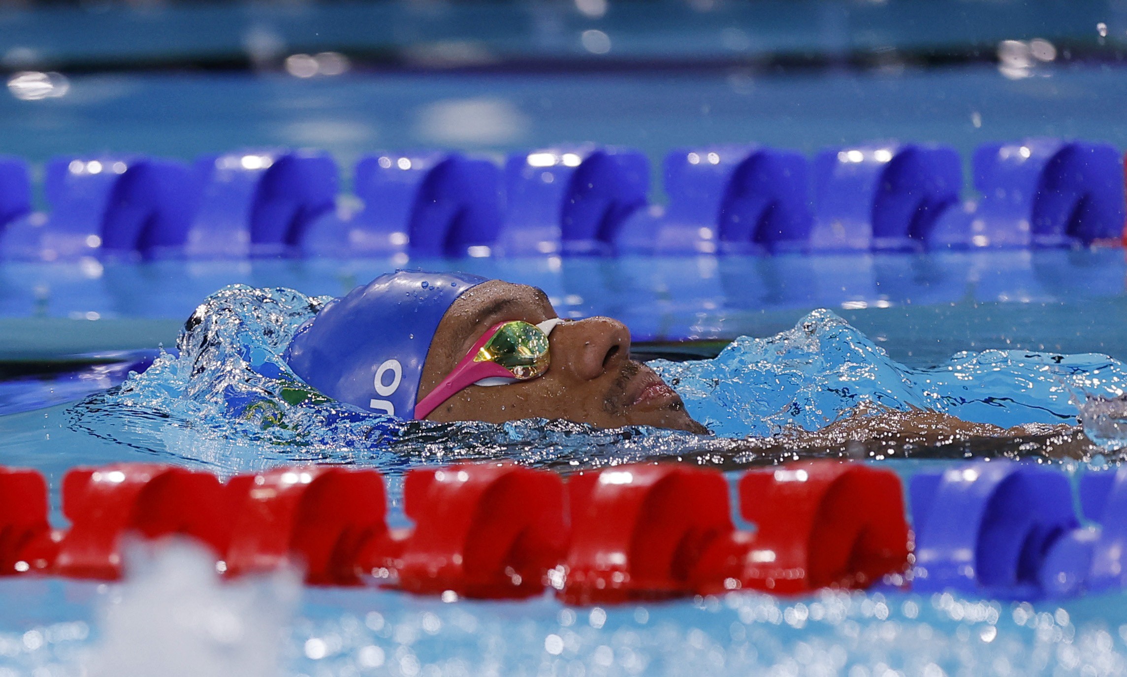 Gabrielzinho bate recorde mundial e está em mais uma final da natação nas Paralimpíadas