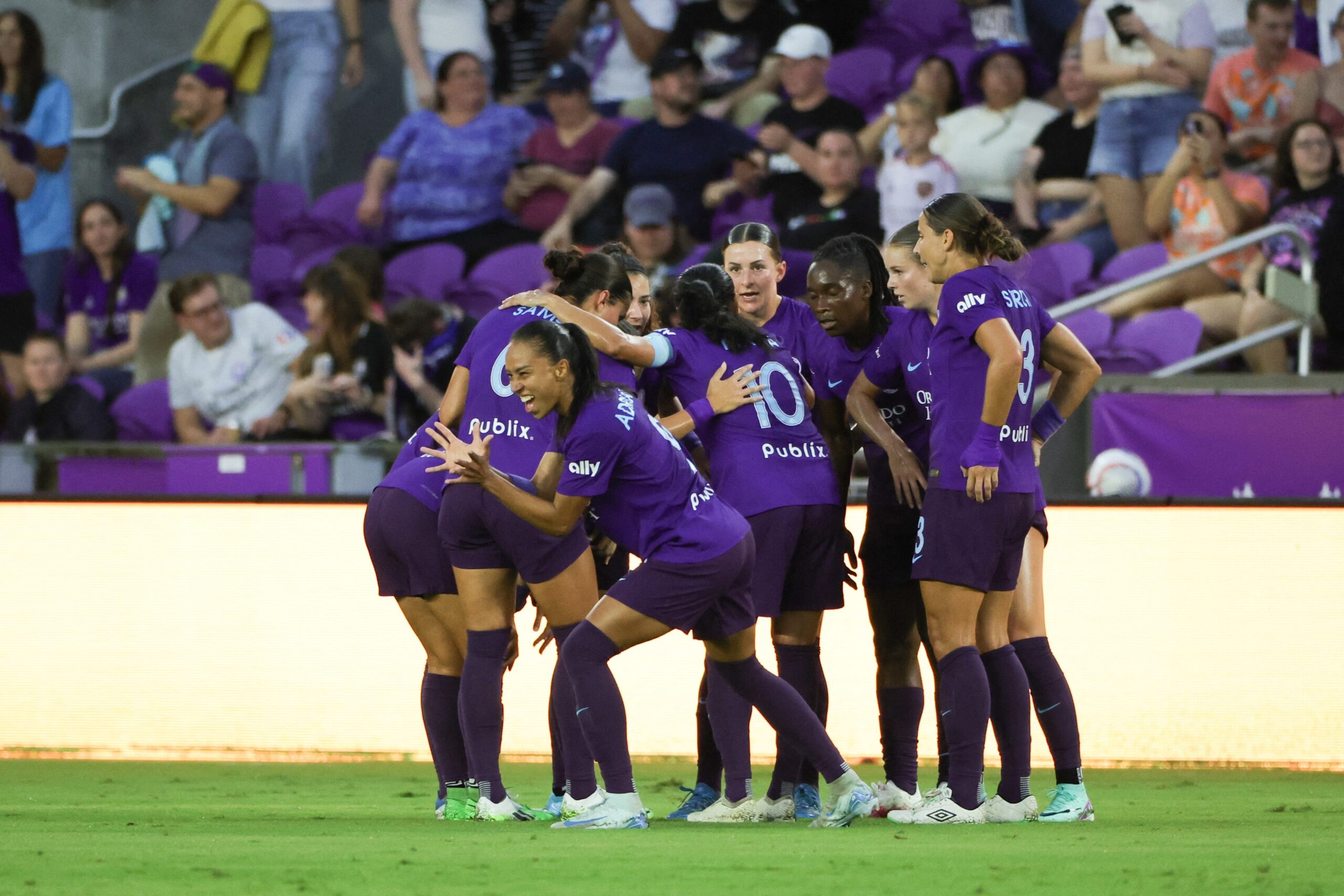 Com dois de Adriana, Orlando Pride vence Gotham e está a uma vitória dos playoffs nos EUA