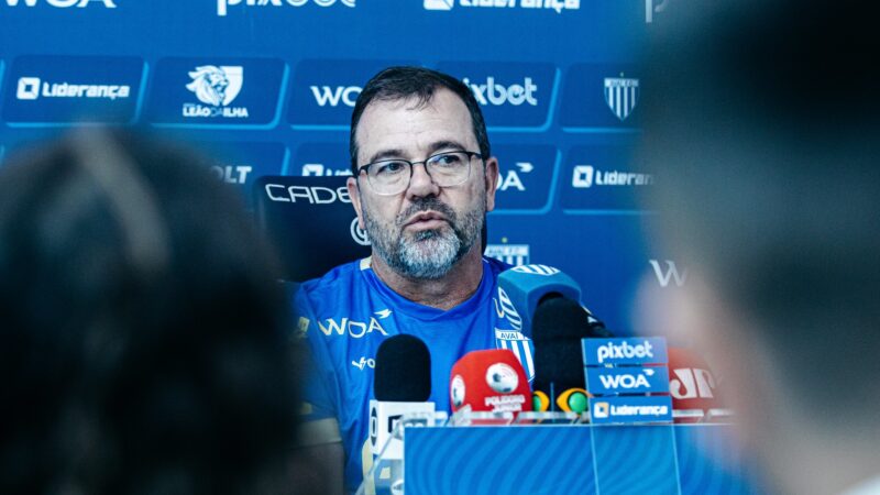 Enderson Moreira avalia resultado do Avaí contra a Chapecoense e diz que vitória era acessível