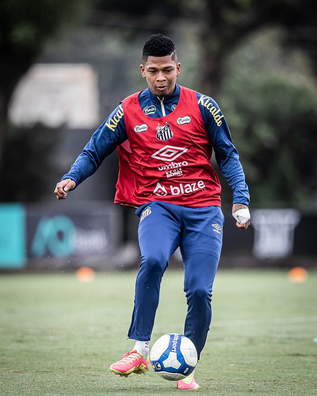 Entenda por que Billy Arce ainda não engrenou com a camisa do Santos