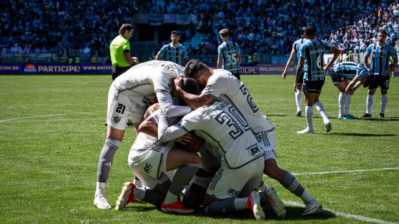 Atlético-MG vence Grêmio de virada, encerra jejum e tabu no Brasileirão