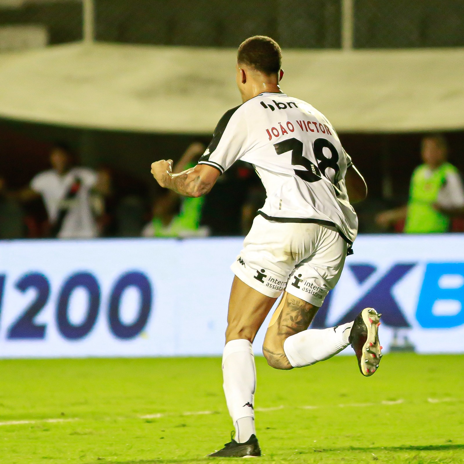 João Victor, do Vasco, vibra com seu primeiro gol como profissional: “Saiu em um momento especial”