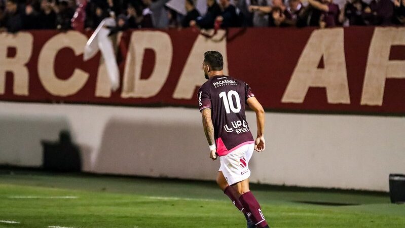 Cria do Palmeiras e pupilo de Diniz brilha na Série C e vive temporada mais artilheira da carreira