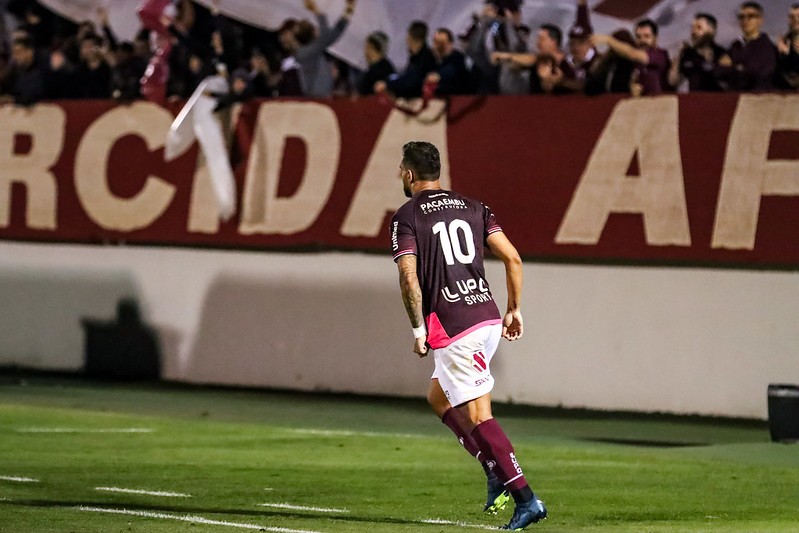 Cria do Palmeiras e pupilo de Diniz brilha na Série C e vive temporada mais artilheira da carreira