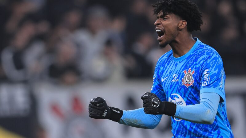 Hugo Souza reencontra Flamengo como símbolo de reformulação e liderança do Corinthians