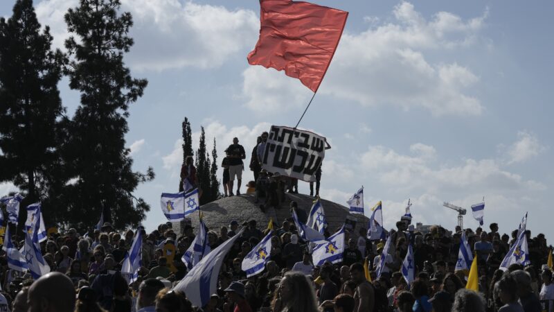 Onda de protestos contra governo Netanyahu toma conta de Israel após descoberta de corpos de reféns em Gaza