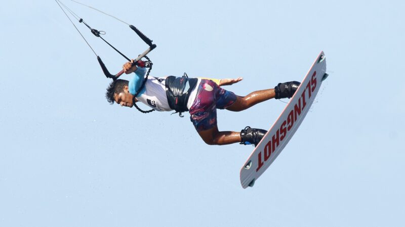 Etapa do Brasileiro de Kitesurfe movimenta Barra do Cunhaú neste fim de semana