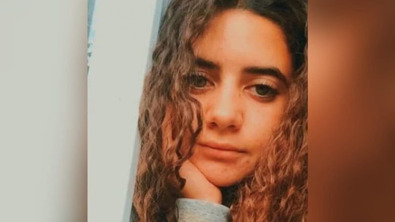 Italiana de 22 anos é acusada de matar 2 filhos recém-nascidos e enterrá-los no quintal de casa