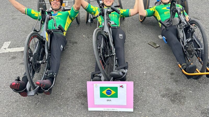 Ulisses Freitas fica próximo da medalha de bronze na prova do revezamento em Paris