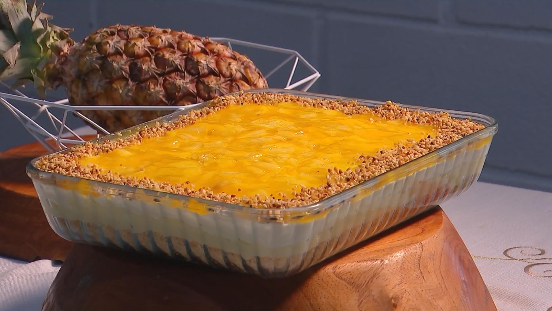 Receita Nosso Campo: aprenda a fazer uma torta de abacaxi e chocolate