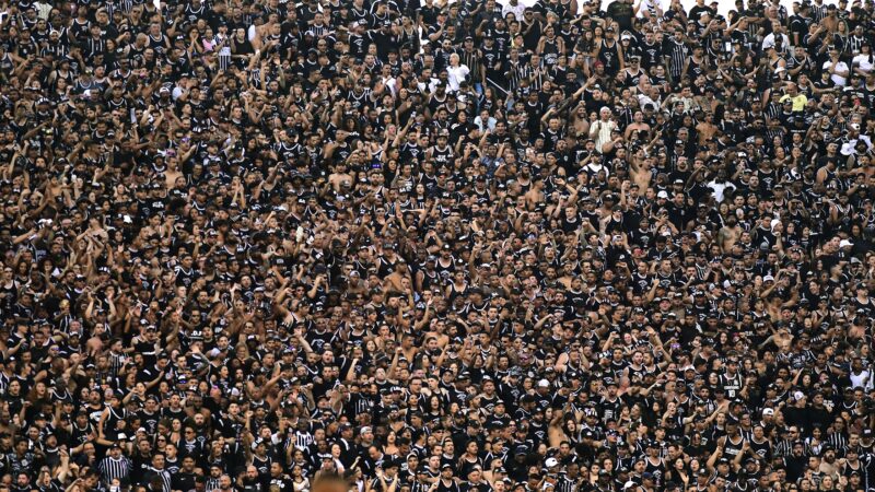 Torcida do Corinthians esgota ingressos para jogo que deve marcar estreia de Memphis Depay