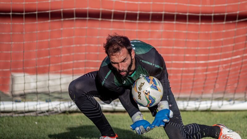 Invicto no Vitória, Muriel retorna ao time titular após mais de seis meses: “Vida de goleiro é assim”