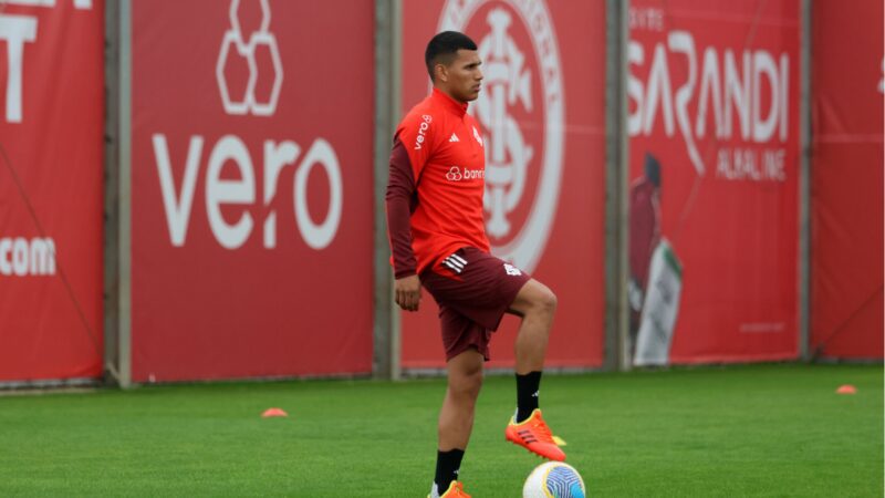 Aguirre avança em recondicionamento no Inter e faz primeiro treino com bola