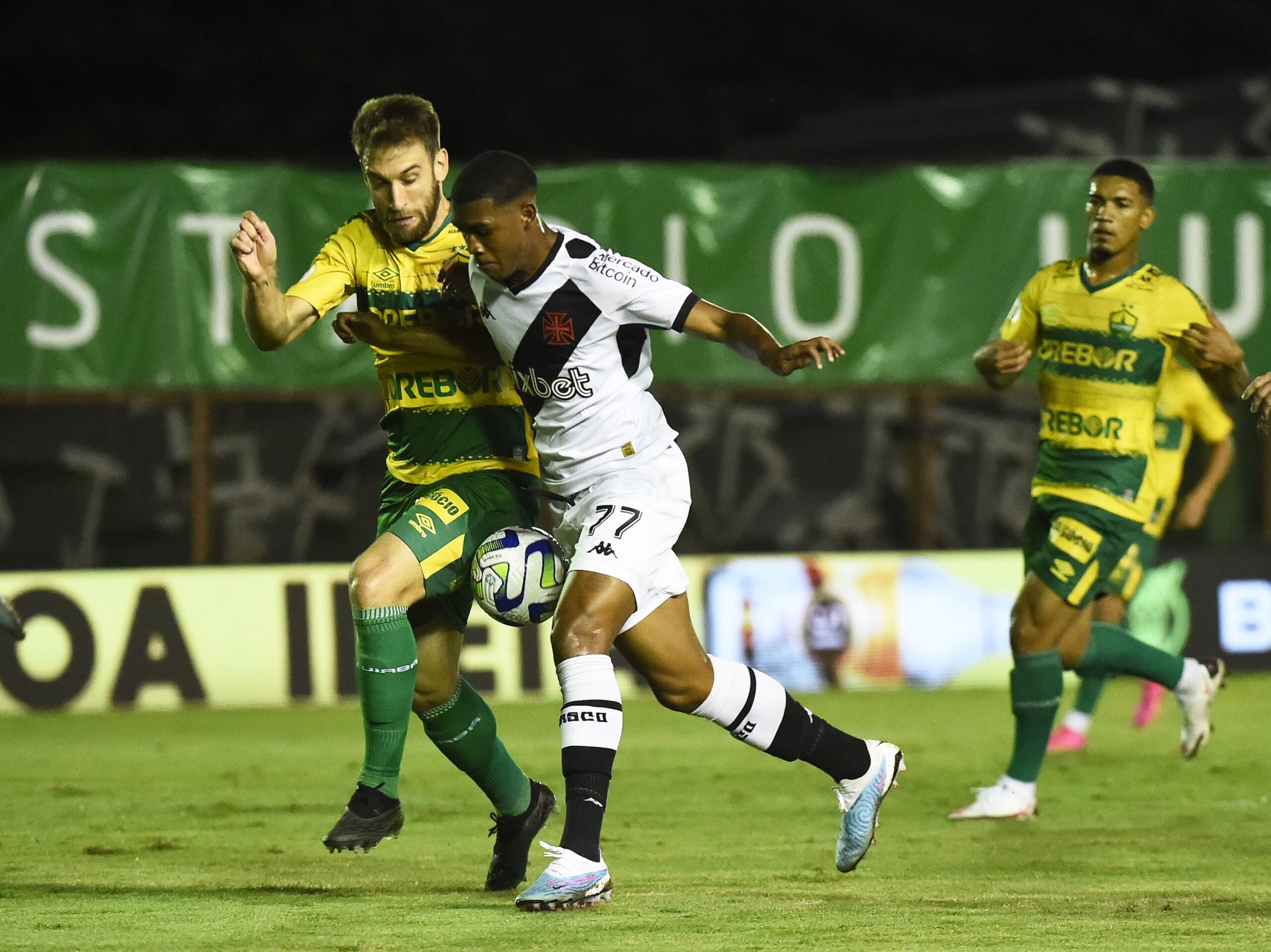 Cuiabá volta a São Januário após 9 anos para enfrentar o Vasco e tenta quebrar tabu