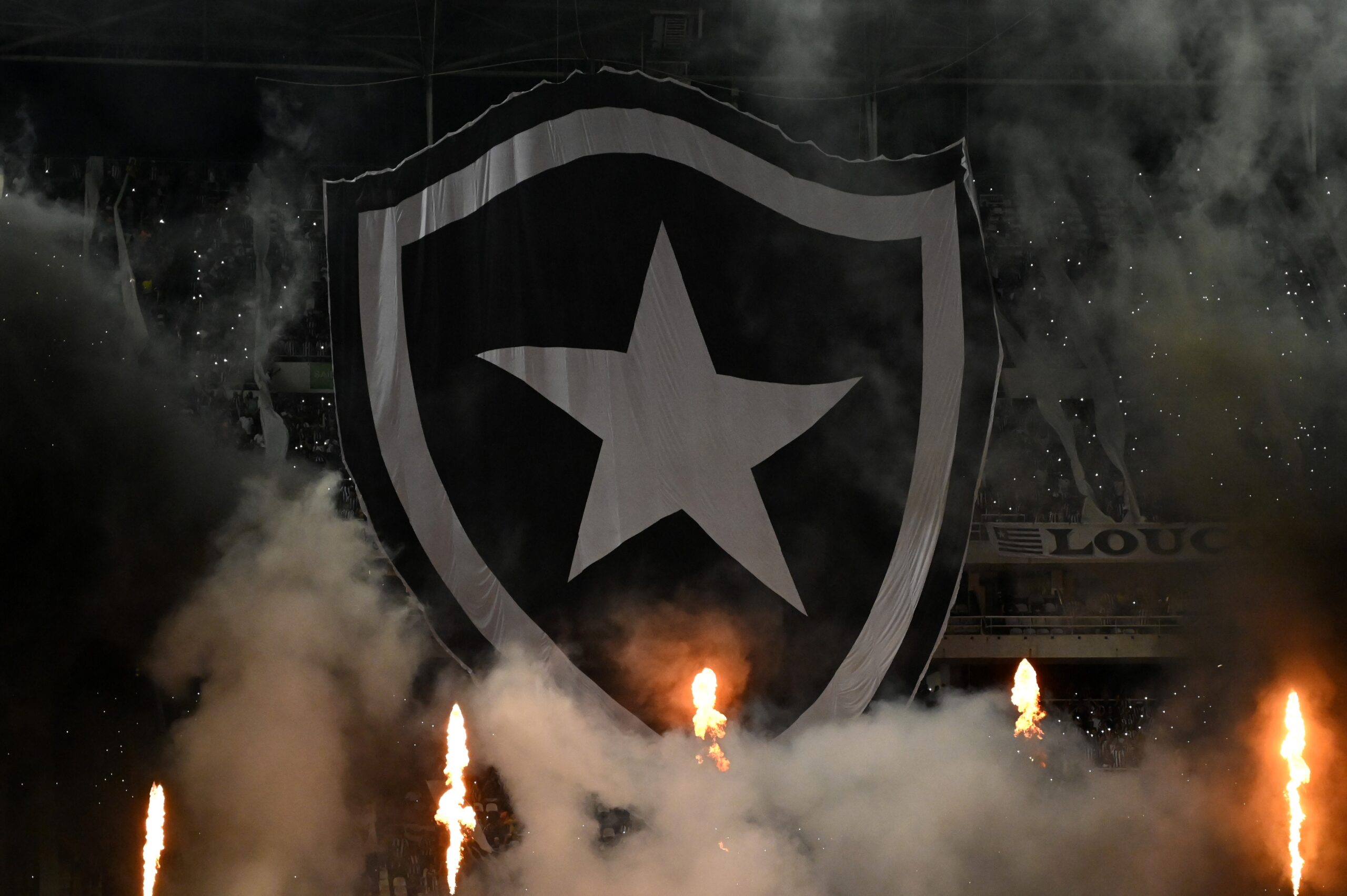 Jogar no Maracanã mexe com elenco do Botafogo; Vitinho estreia no estádio: “Sonho de criança”