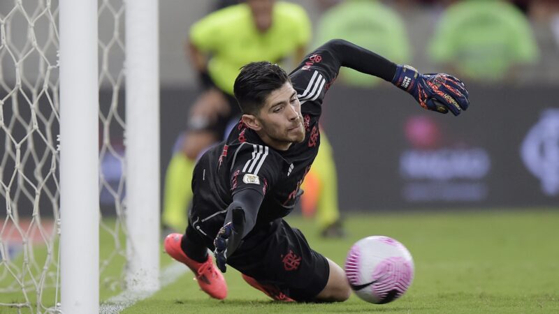 Rossi pega 2ª cobrança seguida no Flamengo e mira Corinthians: “Jogo decisivo que pode ter pênaltis”