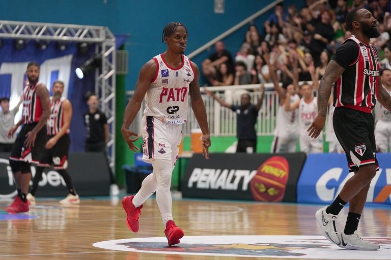 Nate Barnes marca 52 pontos e alcança segunda maior pontuação da história do NBB; veja lances