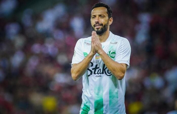 Expulso depois de três minutos em campo, Nenê nega ofensa do árbitro em derrota o Juventude