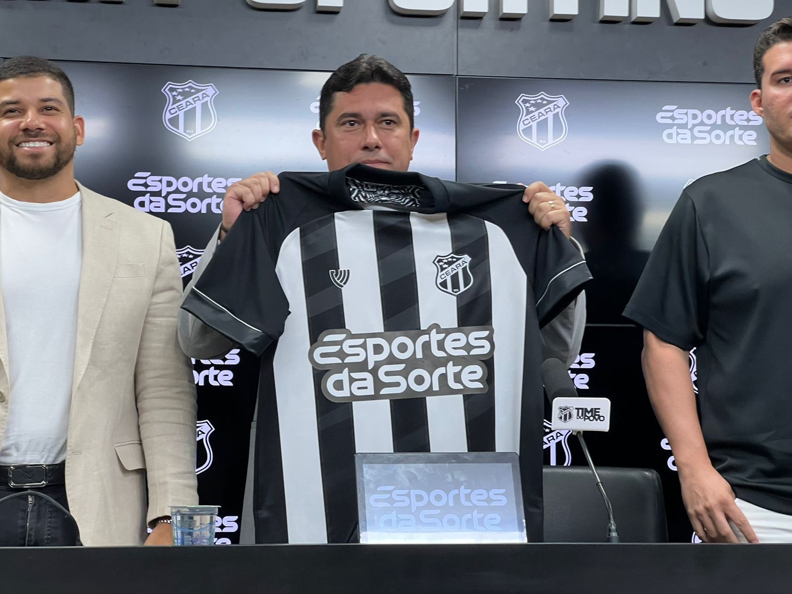 Ceará decide manter marca na camisa contra a Ponte Preta