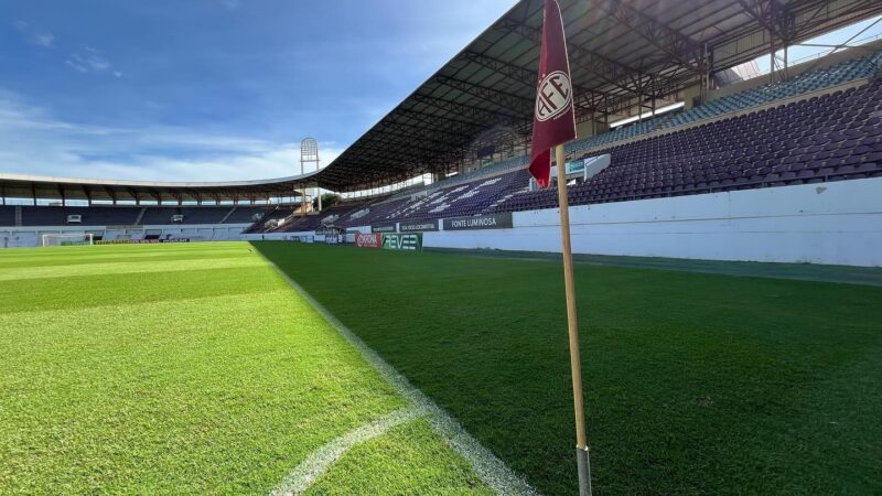 Volante Paulinho Santos renova contrato e disputará 3ª temporada com Ferroviária