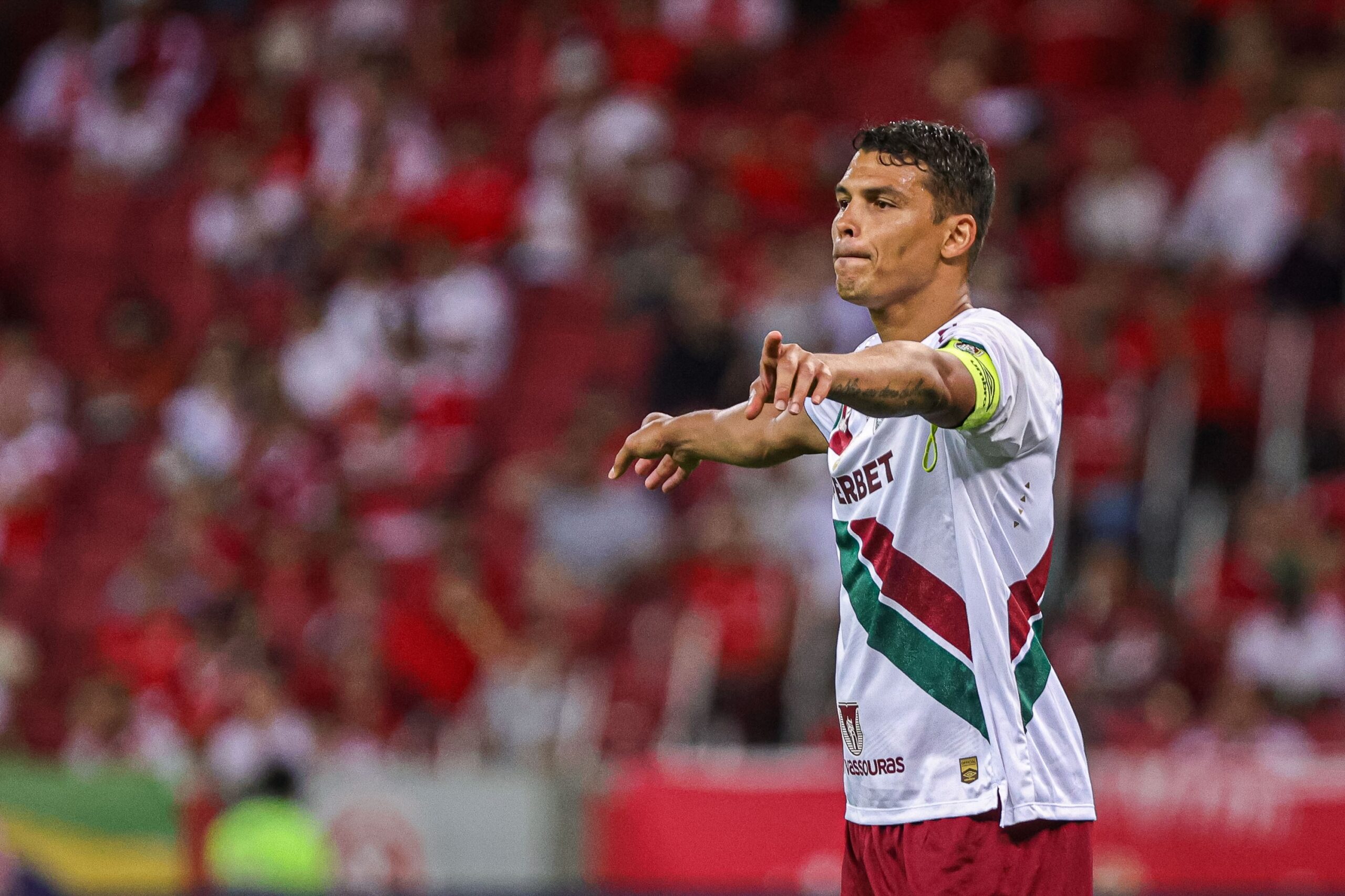 Recuperado, Thiago Silva vira principal esperança do Fluminense na luta para ficar na Série A