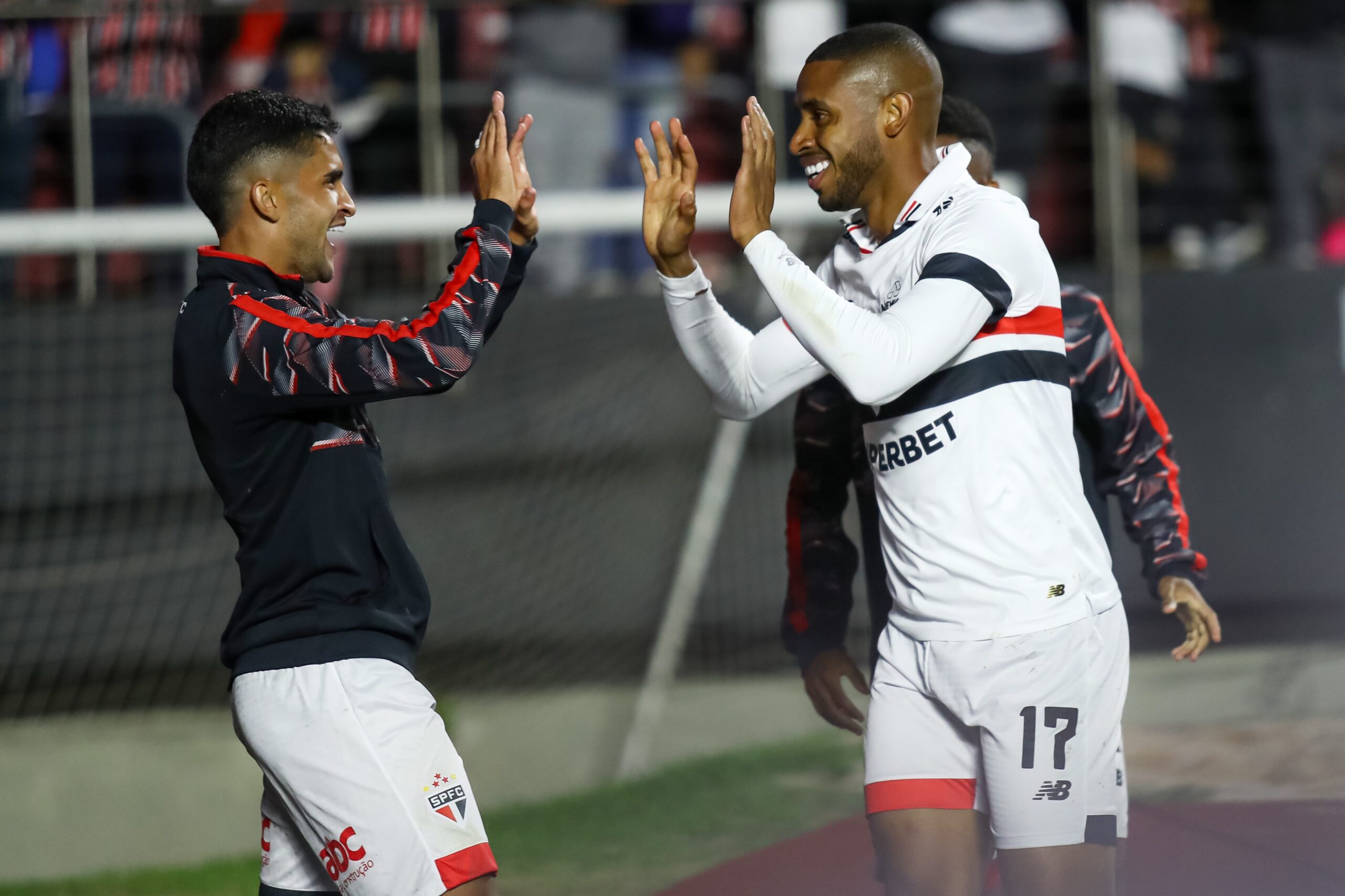 Do banco para o gol: André Silva entra no fim e decide vitória para o São Paulo em três minutos