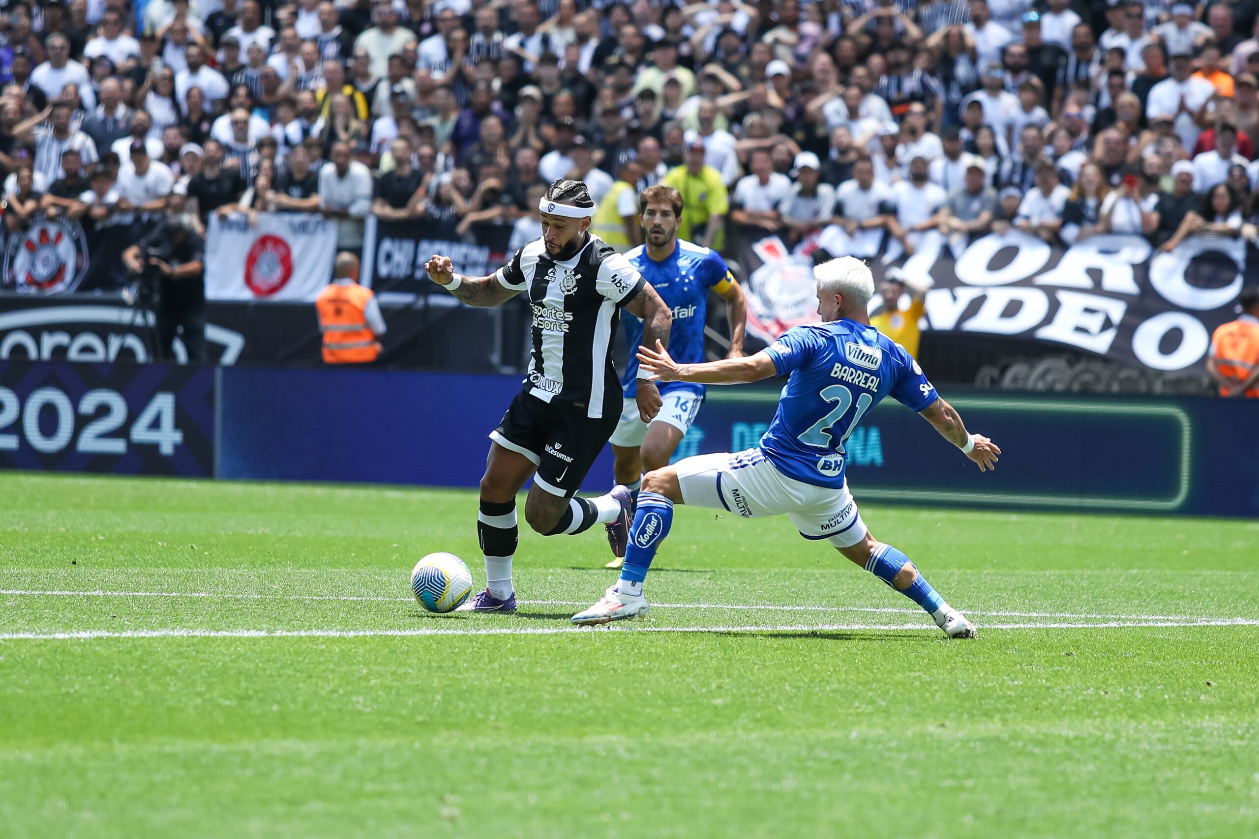 Memphis vira desfalque do Corinthians contra o Vasco; Yuri sai com dores e é dúvida