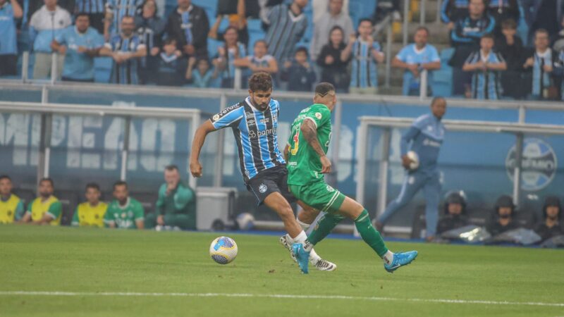 Grêmio se esforça para cair