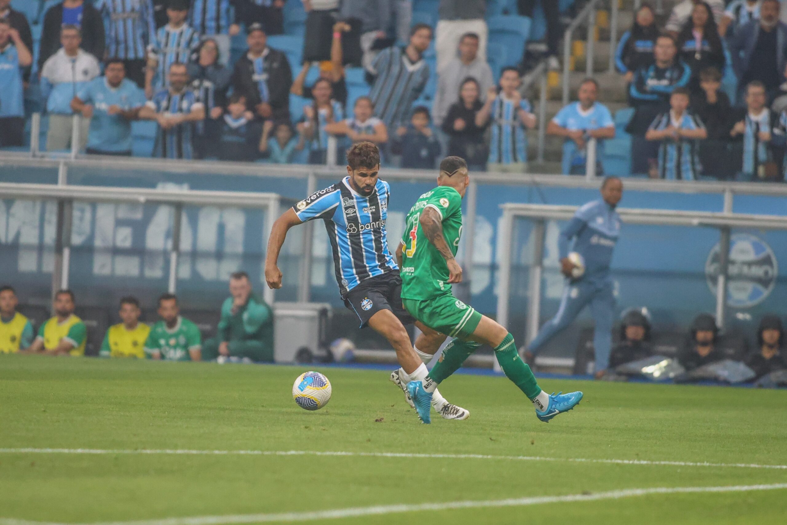 Grêmio se esforça para cair